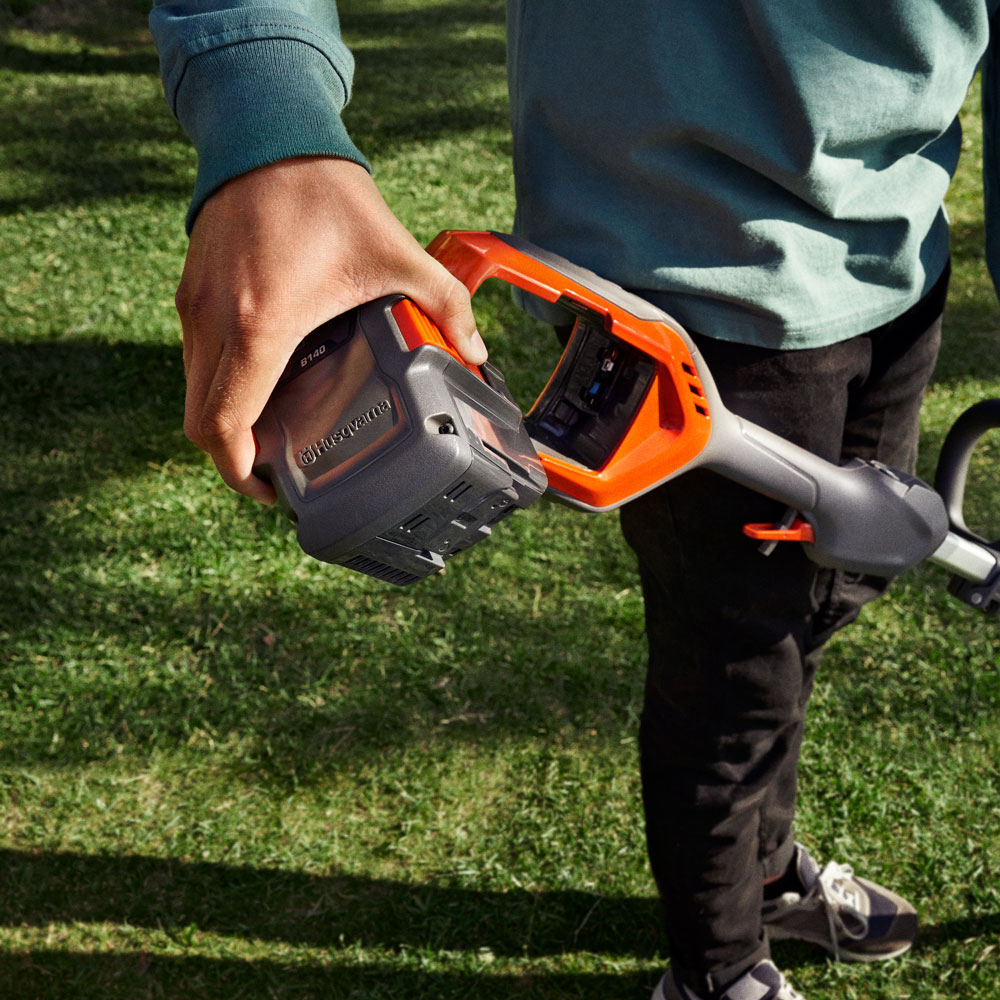 Produktabbildung: Husqvarna - 215iL ohne Akku und ohne Ladegerät